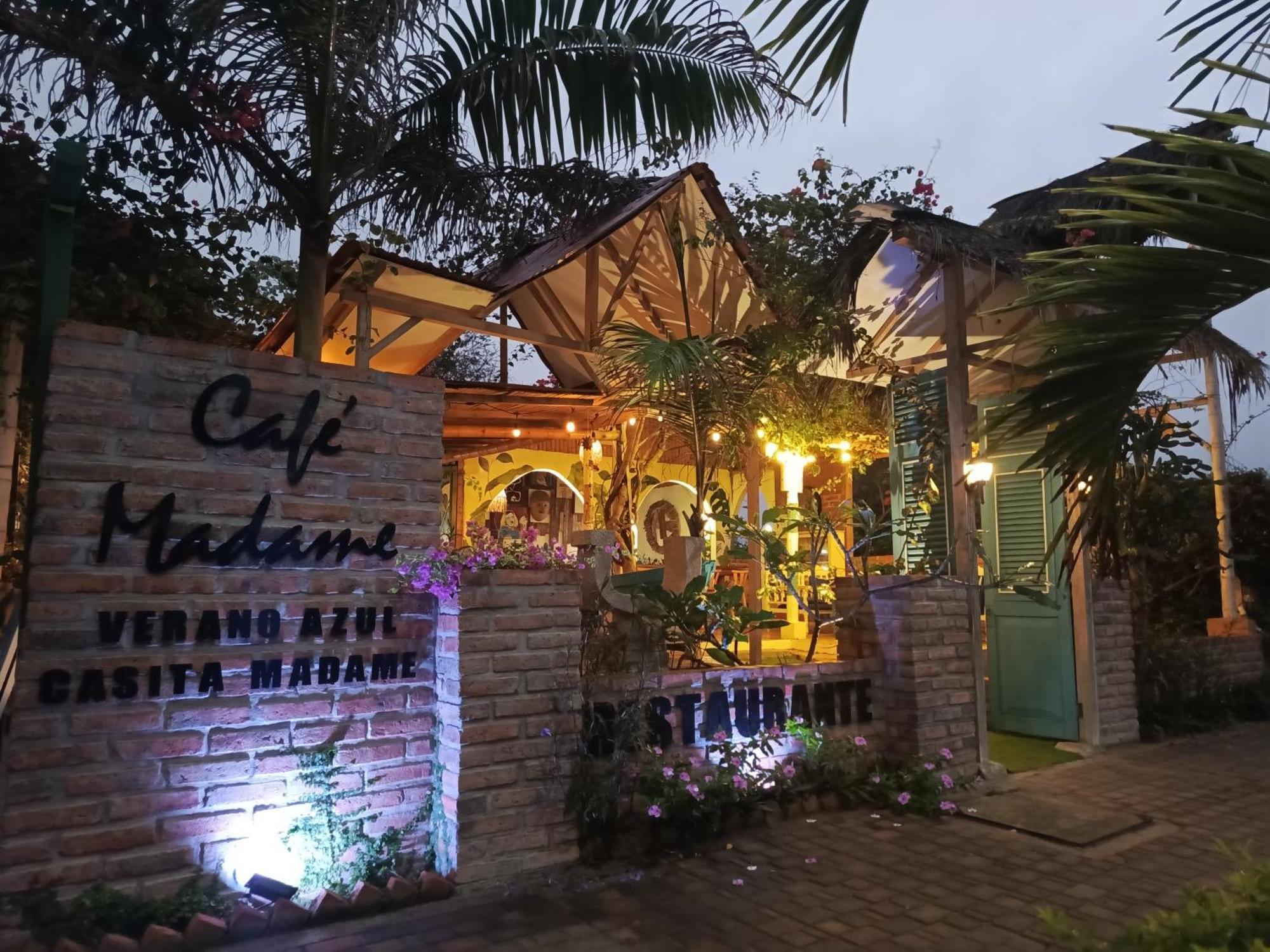 Cafe Madame Hotel Puerto Lopez Exterior photo